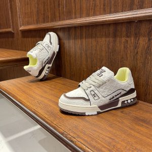 High-end, lightweight luxury sneakers, thick-soled, versatile men's shoes, chic couple sneakers, 2025 new style men's shoes.