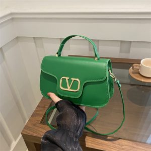 High-quality, stylish chain patent leather motorcycle bag for women, 2024