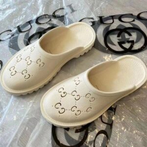 PVC clogs, flat, mid-heel, stylish, versatile, breathable, non-slip, odor-resistant, suitable for both indoor and outdoor use, slip-on slippers.