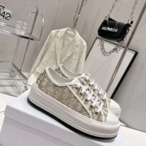 2026 D-brand embroidered platform canvas shoes, trendy