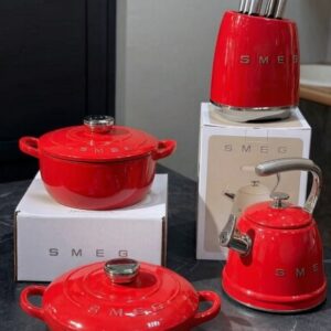 Sm*g combo 24cm pot, 26cm pot ,retro kettle and knife set